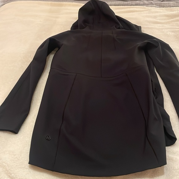 Lululemon black raincoat size 2. Beautiful jacket in perfect condition. - Picture 9 of 9